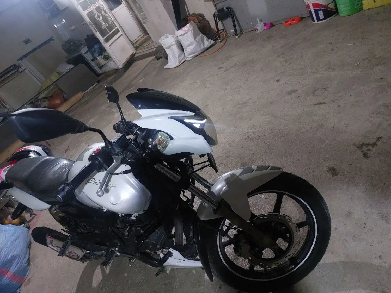 اپاچی 180|موتورسیکلت|شاهین دژ, |دیوار