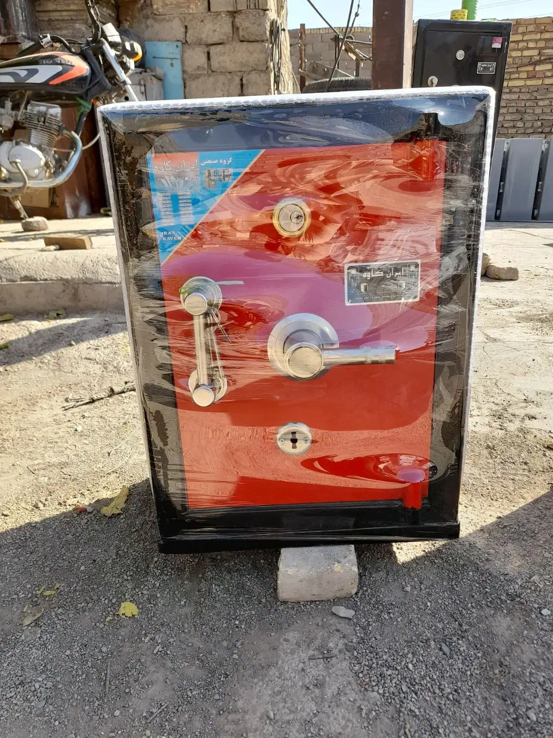 خادم آباد نصیر آباد باغستان گاوصندوق کد75064s|ابزارآلات|باغستان, |دیوار