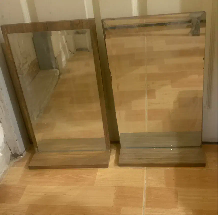 آینه|آینه|رشت, دروازه لاکان|دیوار