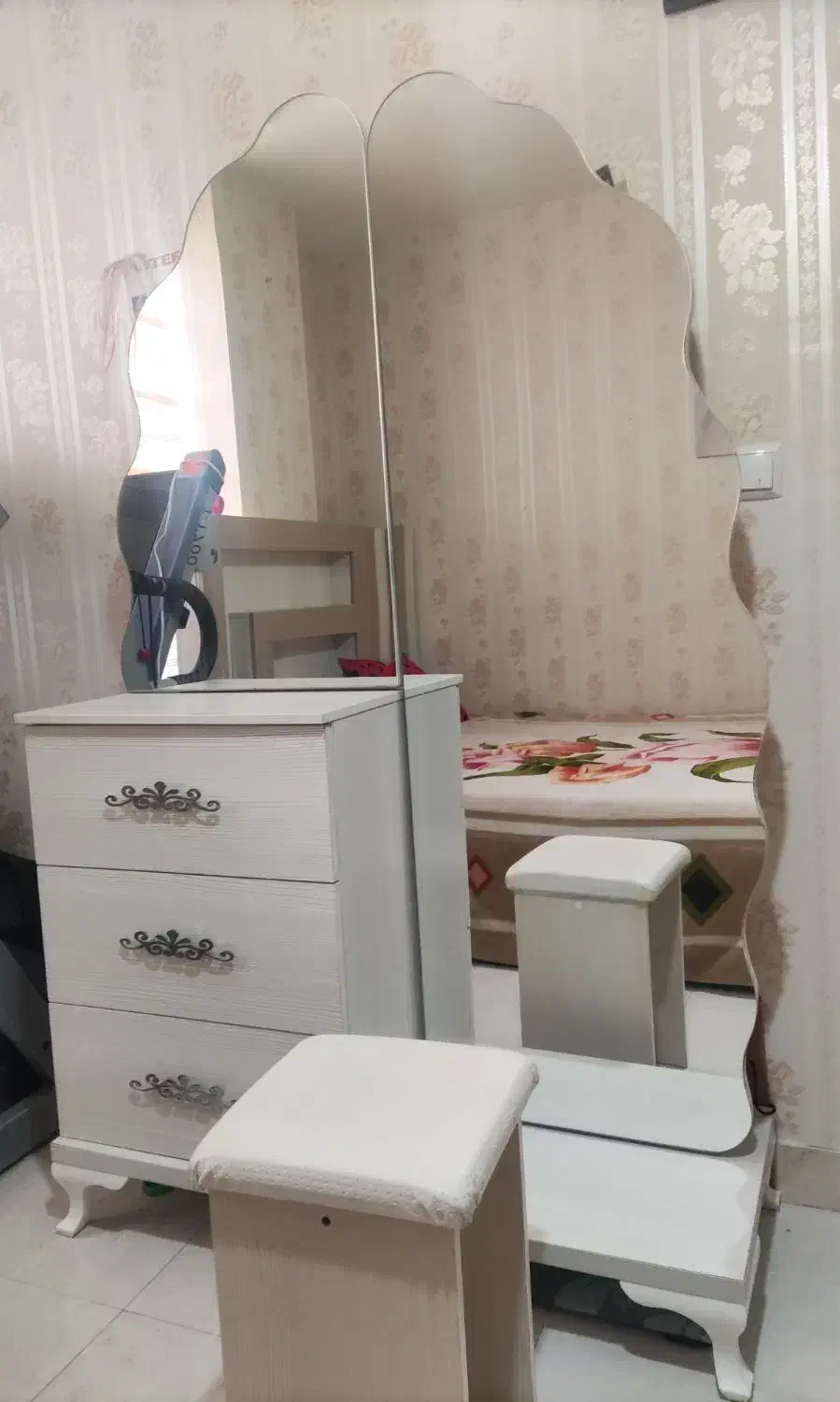 سرویس خواب در حد نو|تخت و سرویس خواب|اراک, |دیوار