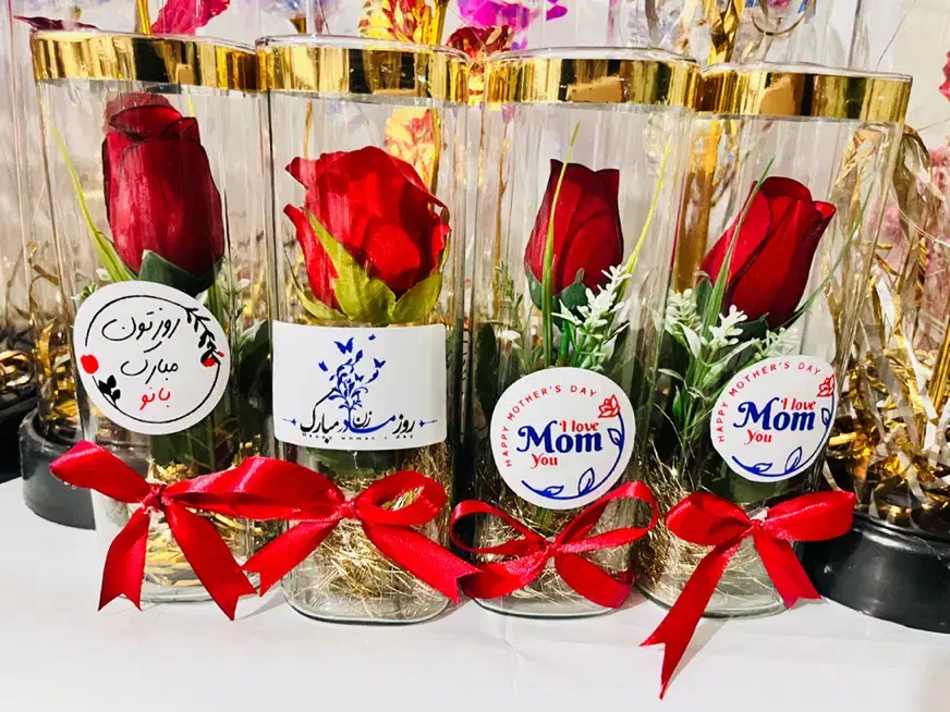 روز مادر|گل مصنوعی|شیراز, کوشک بیدک|دیوار