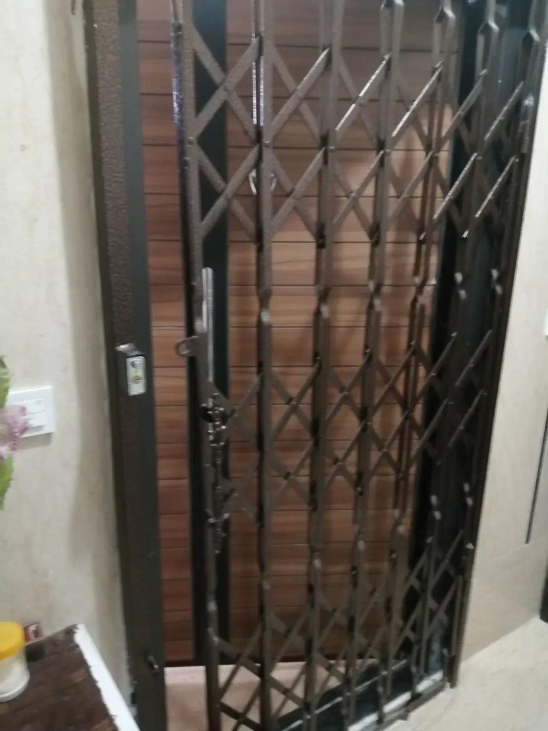 آپارتمان75متری معاوضه با حیاط قدیمی قابل سکونت|فروش آپارتمان|تهران, هلال احمر|دیوار