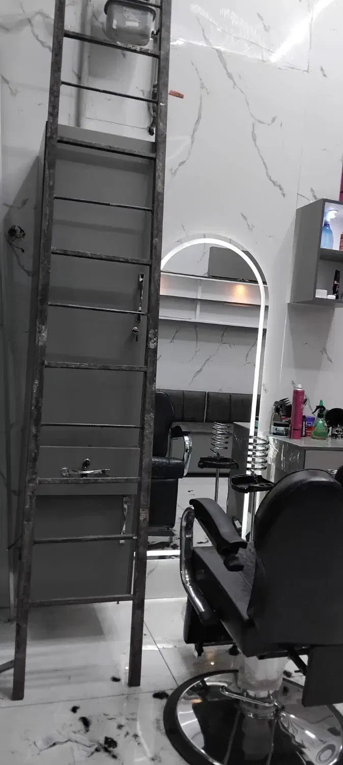 نردبان آهنی محکم و راحت|ابزارآلات|تهران, فلسطین (میدان انقلاب)|دیوار