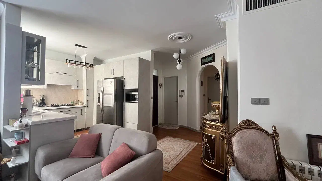 ۹۰ متر، مرزداران، لاله