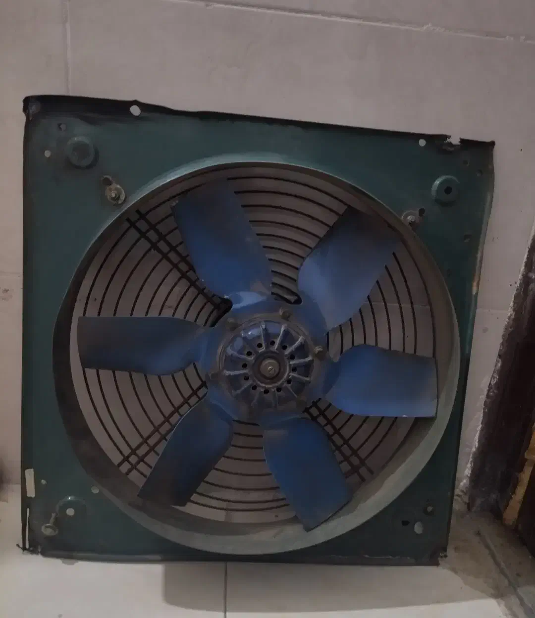 هواکش فلزی شش پره ۵۰ در ۵۰ سانتیمتر با مکش بالا|پنکه و تصفیهکنندهٔ هوا|قزوین, |دیوار