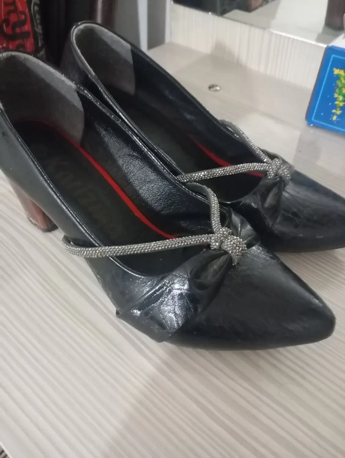 کفش نو|کیف، کفش، کمربند|جوانرود, |دیوار