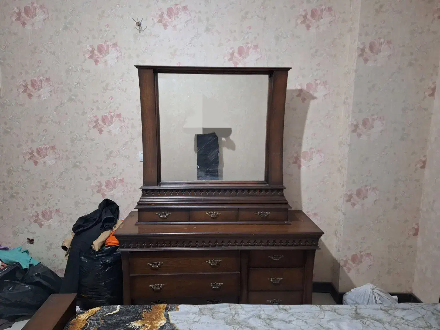 تخت دو نفره به همراه کمد|تخت و سرویس خواب|شیراز, انجیر|دیوار