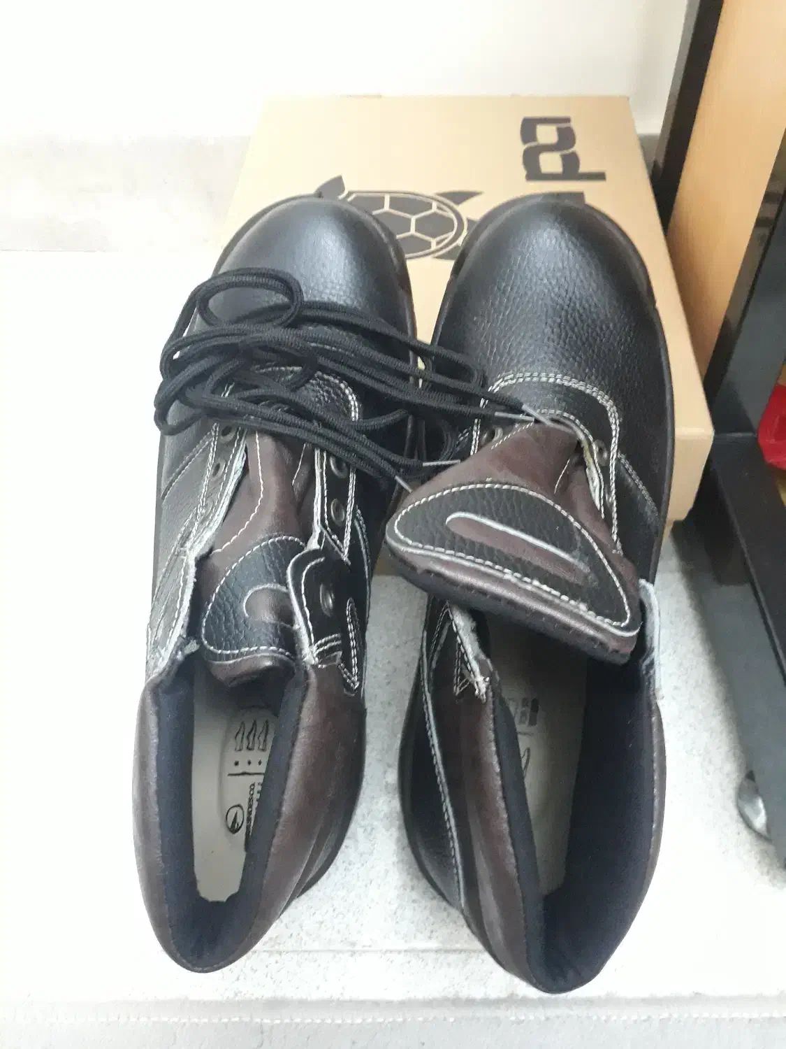 کفش|کیف، کفش، کمربند|پرند, فاز ۴|دیوار