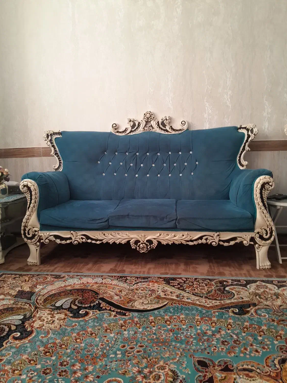 یک دست مبل هفت نفره در حدنوطرح گل رز|مبلمان خانگی و میز عسلی|پاکدشت, حصار امیر|دیوار