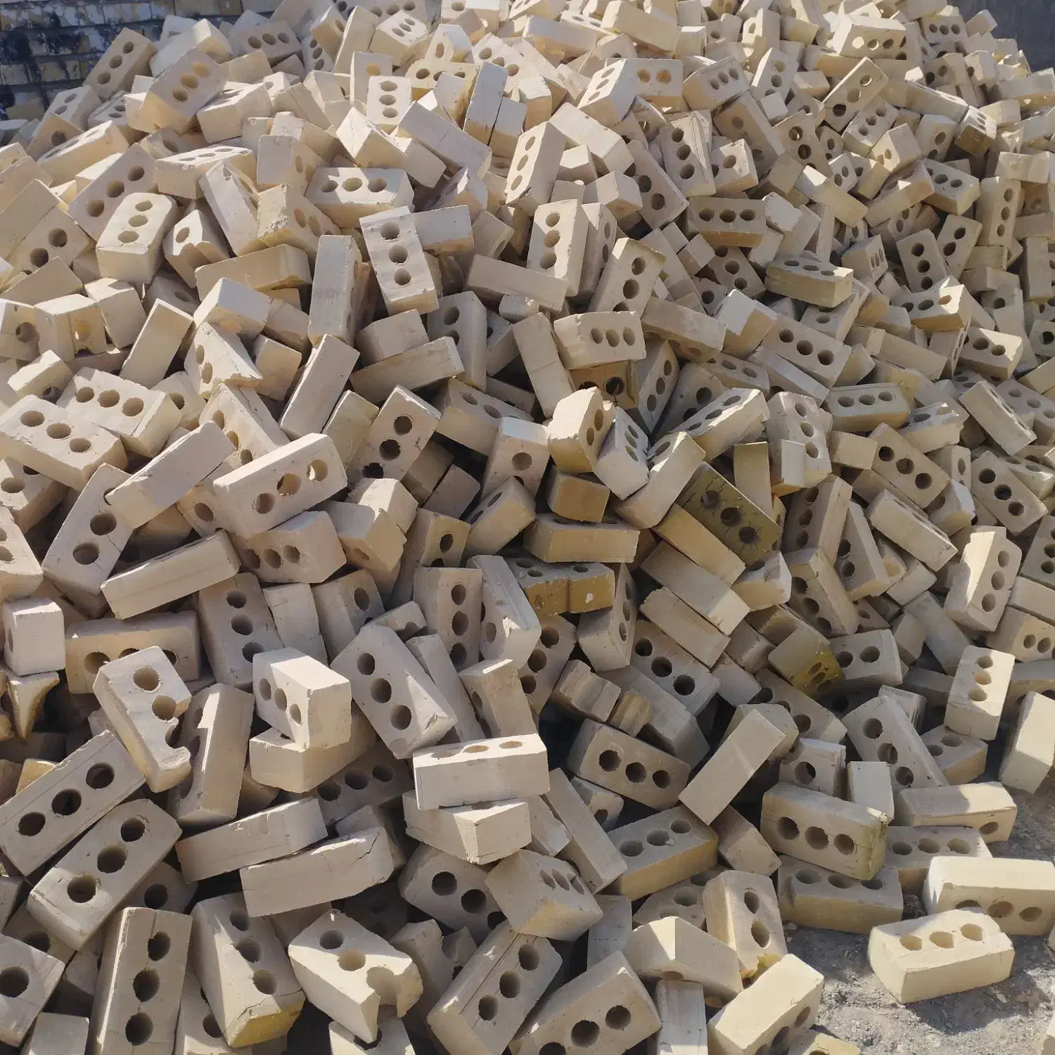 یک ماشین آجرسه سوراخ 6هزارتافروشی|مصالح و تجهیزات ساختمان|فریمان, |دیوار