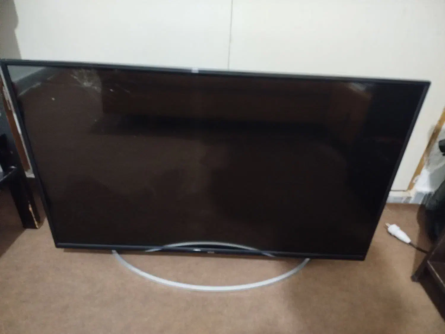 تلویزیون شکسته|تلویزیون و پروژکتور|فردیس, فردیس|دیوار