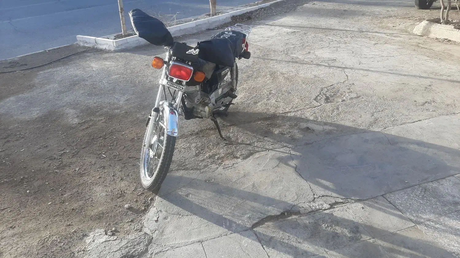 موتور مدل 82|موتورسیکلت|قم, شهرک مهدیه (مدرس)|دیوار