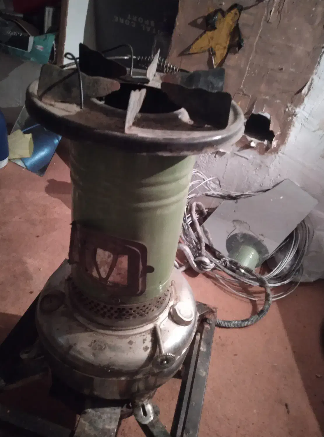 چراغ نفتی قدیمی به مارک نیک کار|بخاری، هیتر، شومینه|تبریز, |دیوار