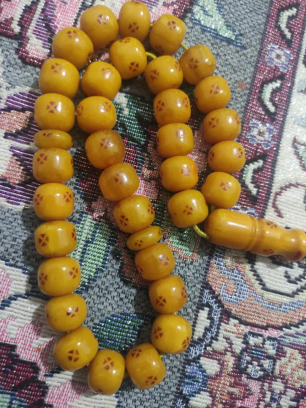 تسبیح زردیون المانی|کلکسیون اشیاء عتیقه|یاسوج, |دیوار