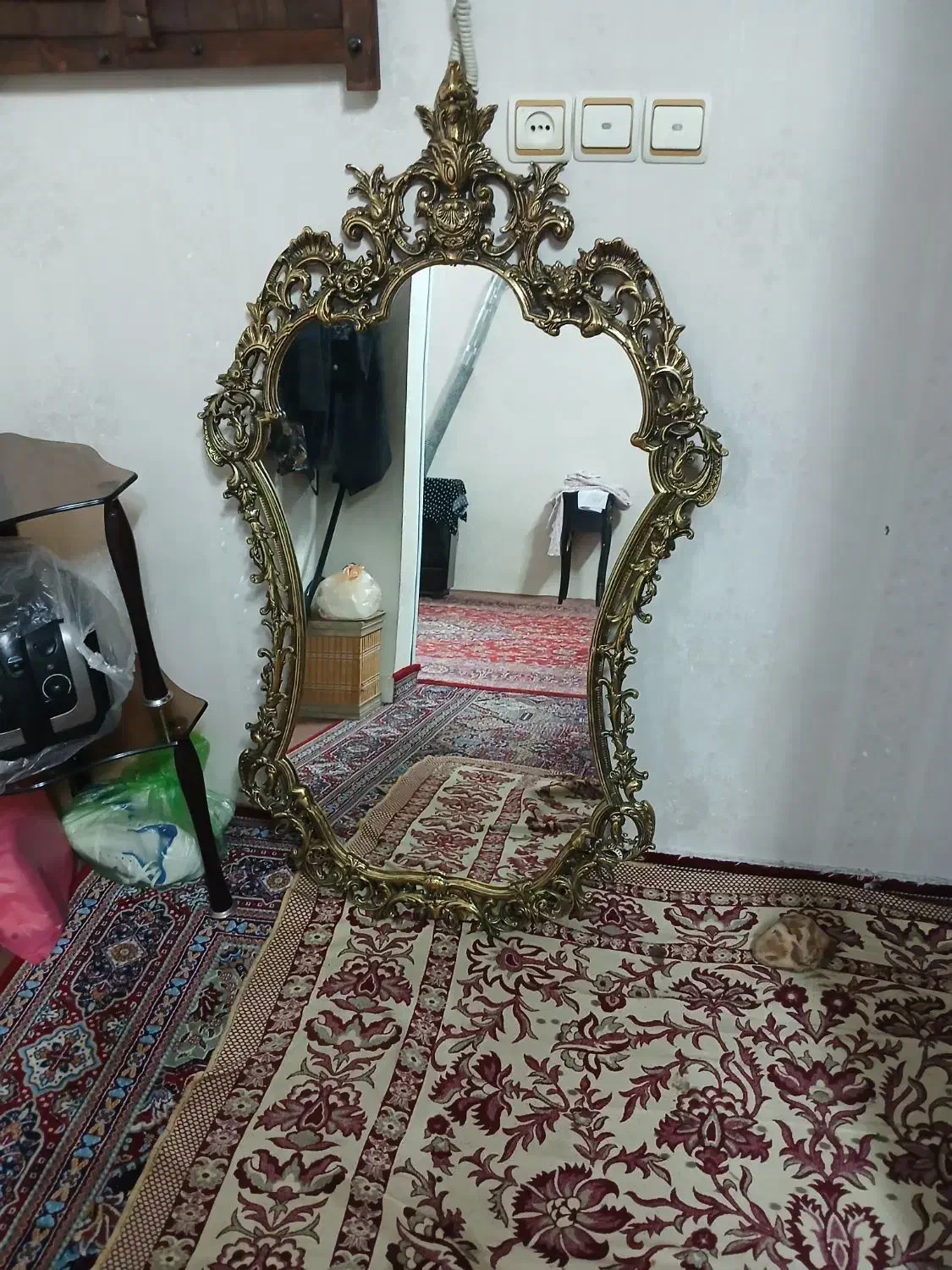 آئینه برنزی|آینه|ری, فیروزآبادی|دیوار