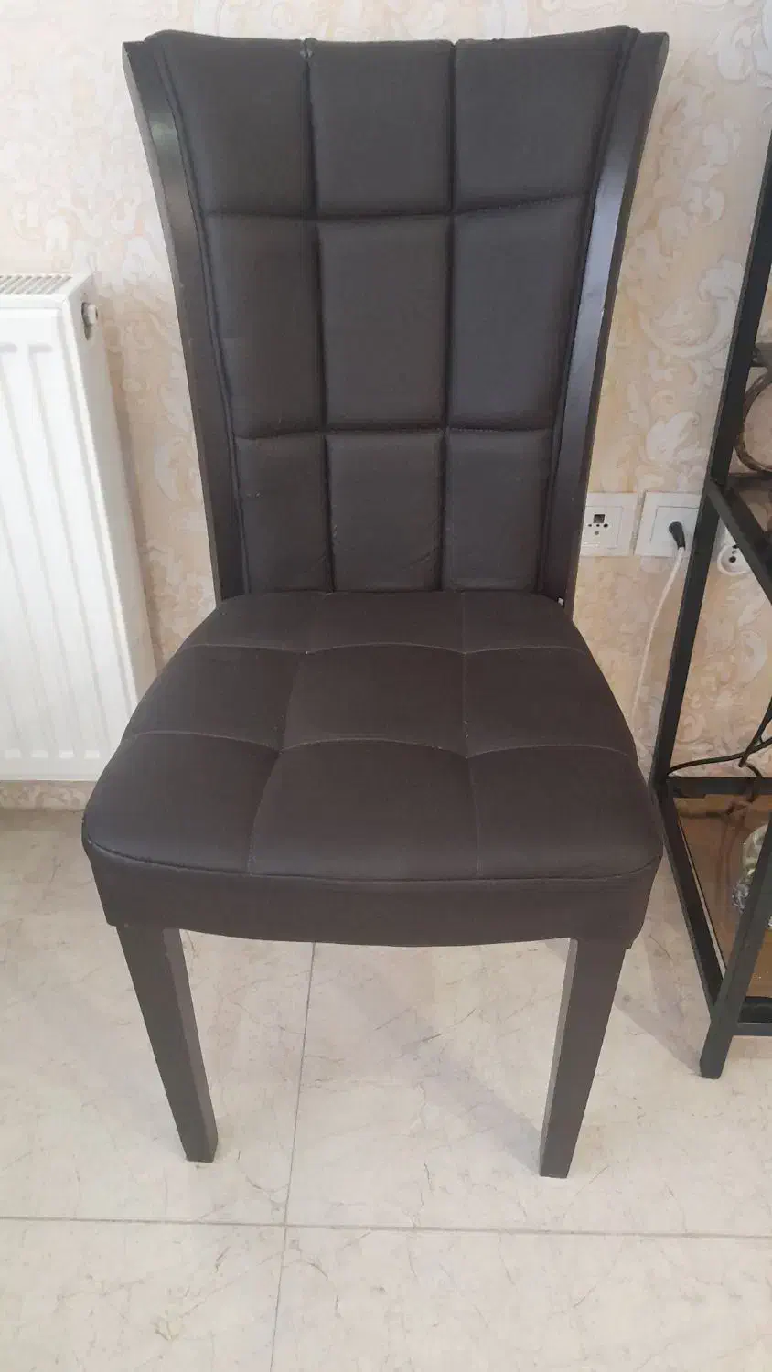 ۴عددصندلی چوبی کاملا سالم باروکش چرم|میز و صندلی غذاخوری|مشهد, جاهد شهر|دیوار