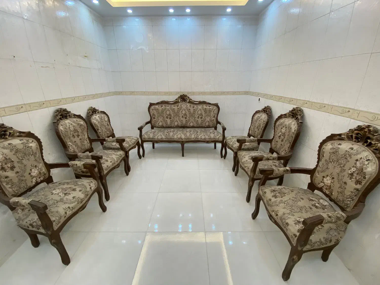 مبل سلطنتی|مبلمان خانگی و میز عسلی|خسروشاه, |دیوار