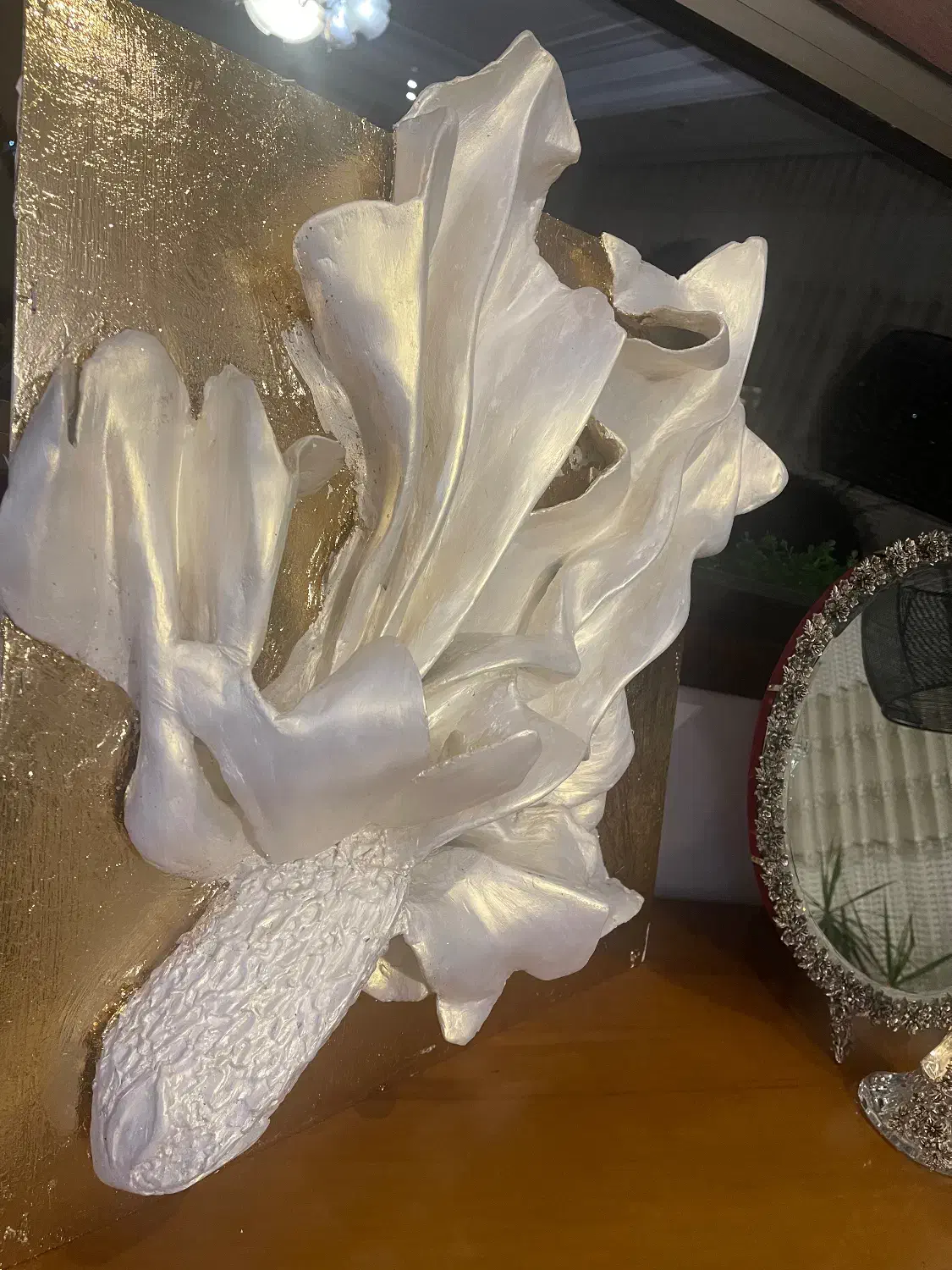 سازه گچبری بزرگ مدرن مدل گلدفیش با زمینه ورق طلا|تابلو، نقاشی، عکس|تهران, آجودانیه|دیوار
