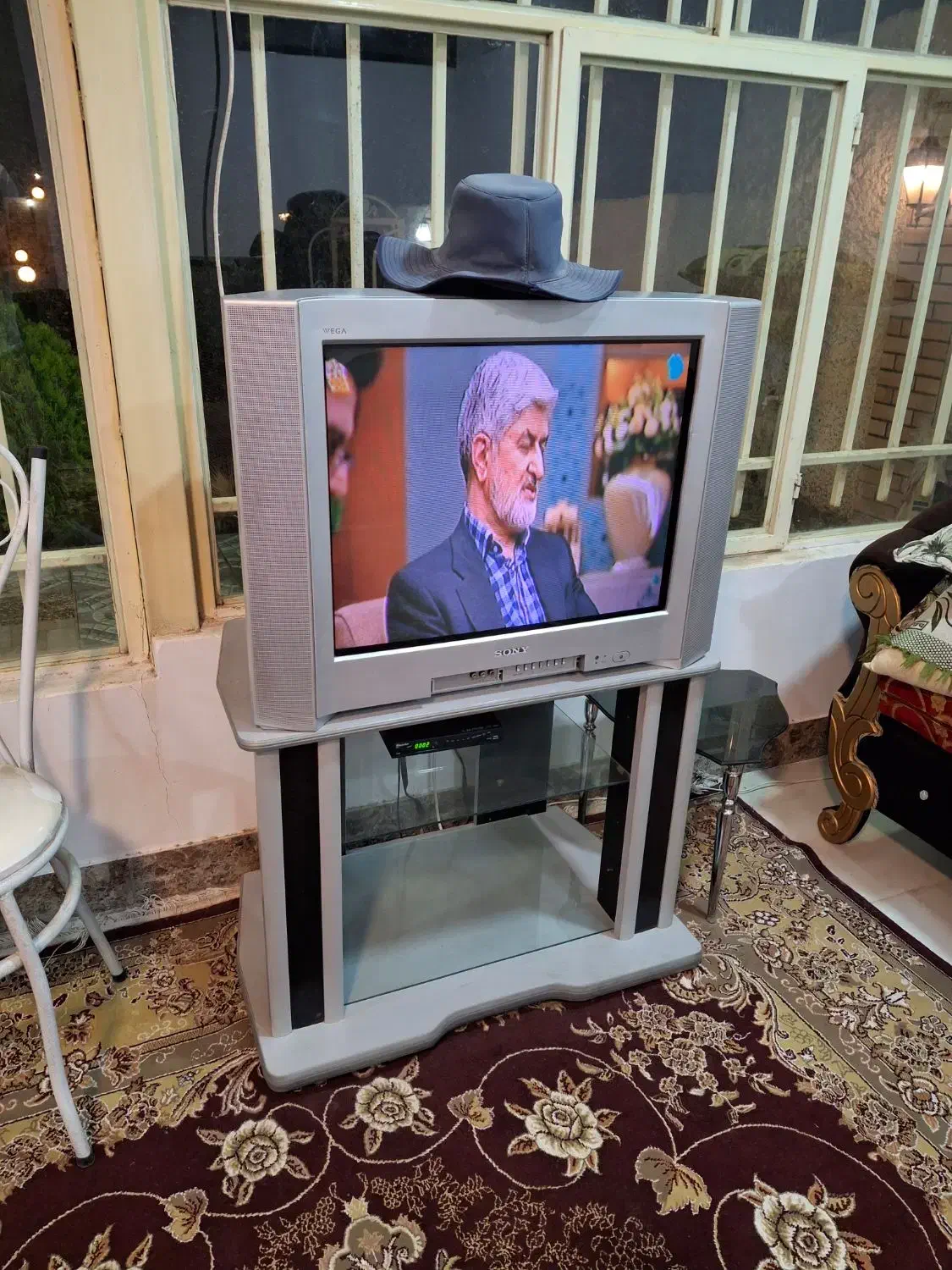 تلویزیون سونی ۲۹ به همراه میز|تلویزیون و پروژکتور|اصفهان, براآن شمالی|دیوار