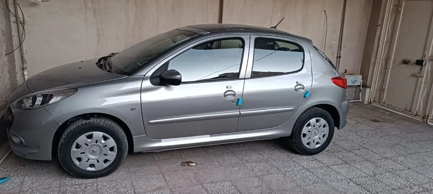 207 پاناروما دنده‌ای تیتانیوم|خودرو سواری و وانت|زاهدان, |دیوار