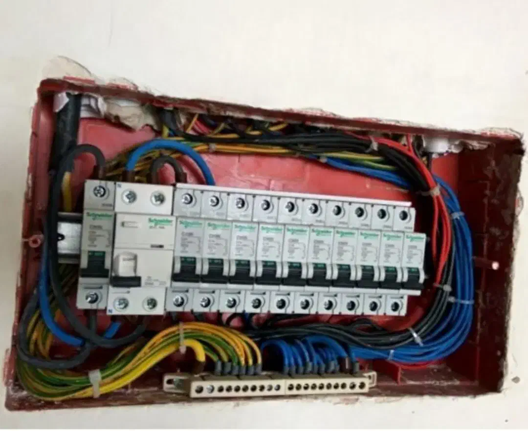 برقکار .برقکاری .تعمیرات برق ساختمان|خدمات پیشه و مهارت|دوگنبدان, |دیوار