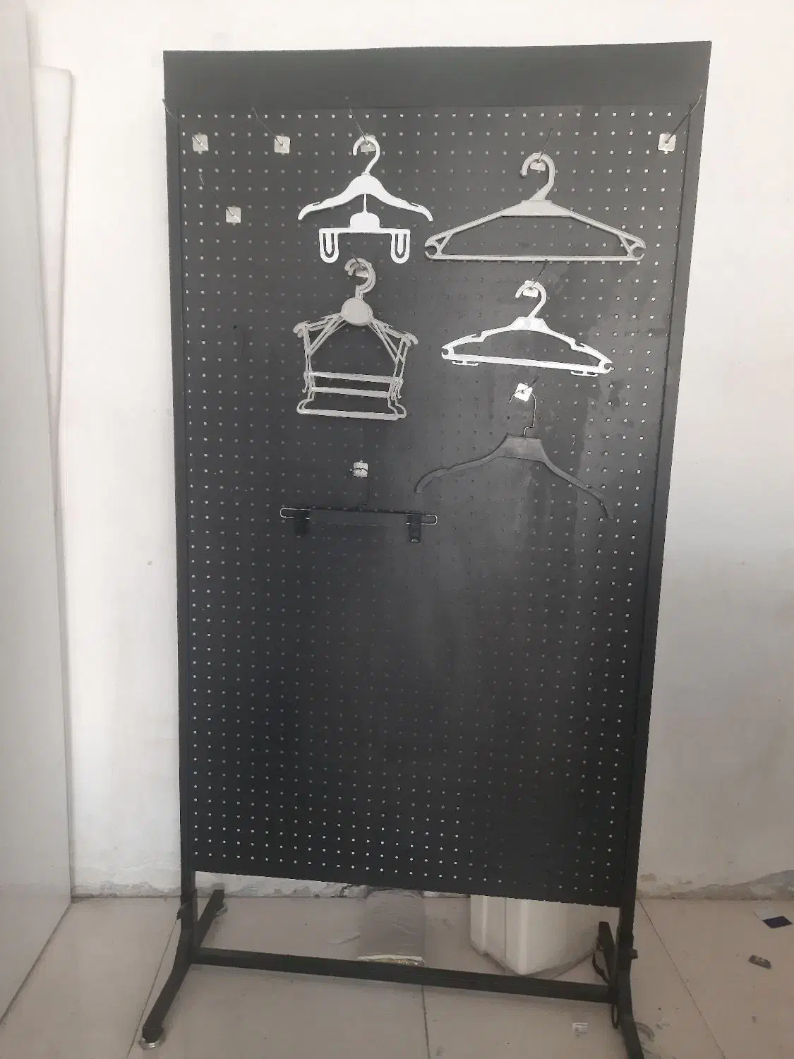 اتاق پرو و قفسه و رگال و مانکن و دزد گیر و تگ...|فروشگاه و مغازه|قم, چهل درخت|دیوار