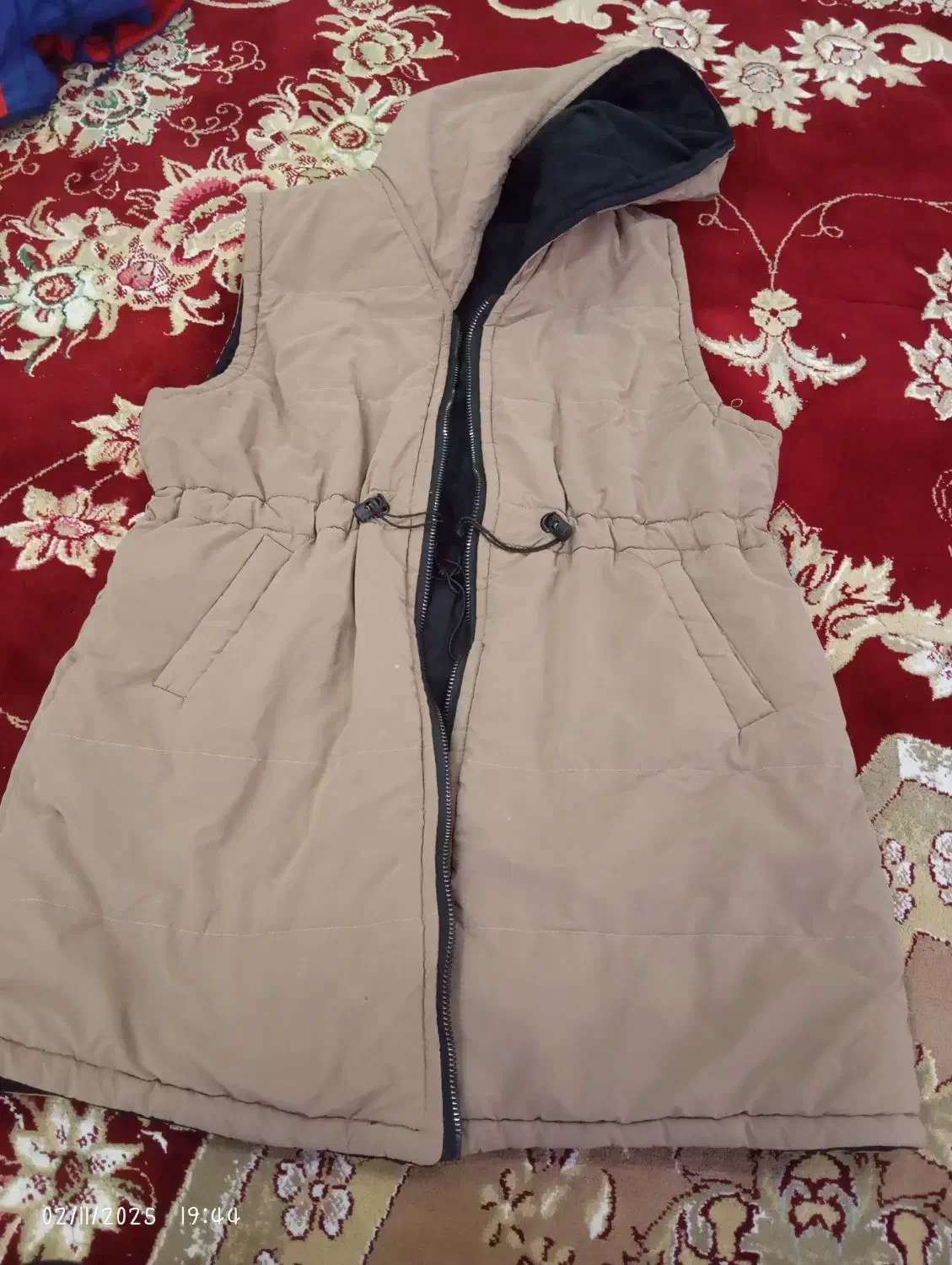 دو عدد پافر چرم و بارانی|لباس|جاجرود, |دیوار