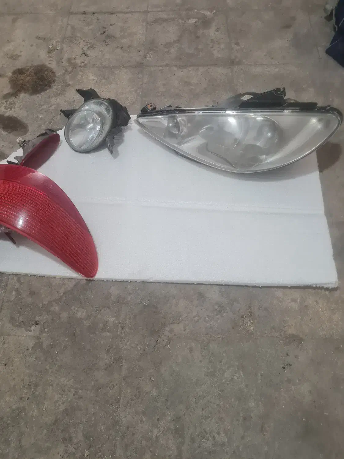 ۲چراغ جلو و ۲پرژکتور و چراغ خطر پژو 206|قطعات یدکی و لوازم جانبی|تهران, قزل قلعه|دیوار