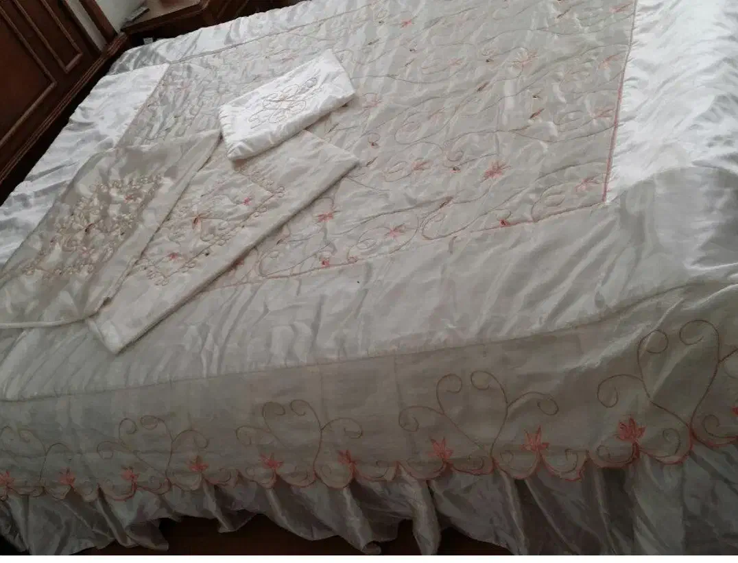 روتختی ساتن گلدوزی شده سالم|سرویس روتختی|ملایر, |دیوار