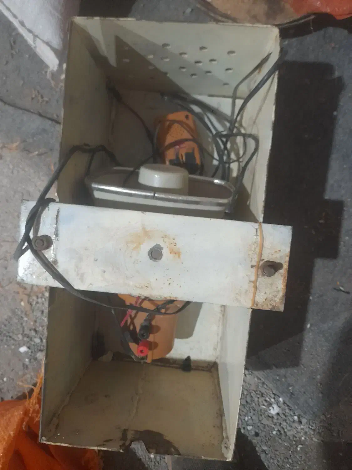 ترازو با حدود۸ کیلو وزنه بلندگو با محفظه (کارکرده)|فروشگاه و مغازه|اردبیل, |دیوار