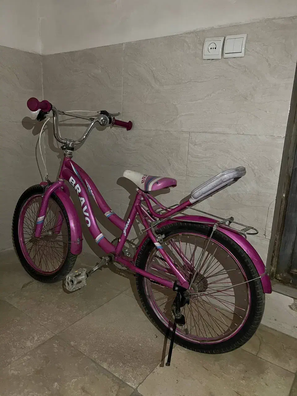 دوچرخه|دوچرخه، اسکیت، اسکوتر|قدس, شهرقدس|دیوار