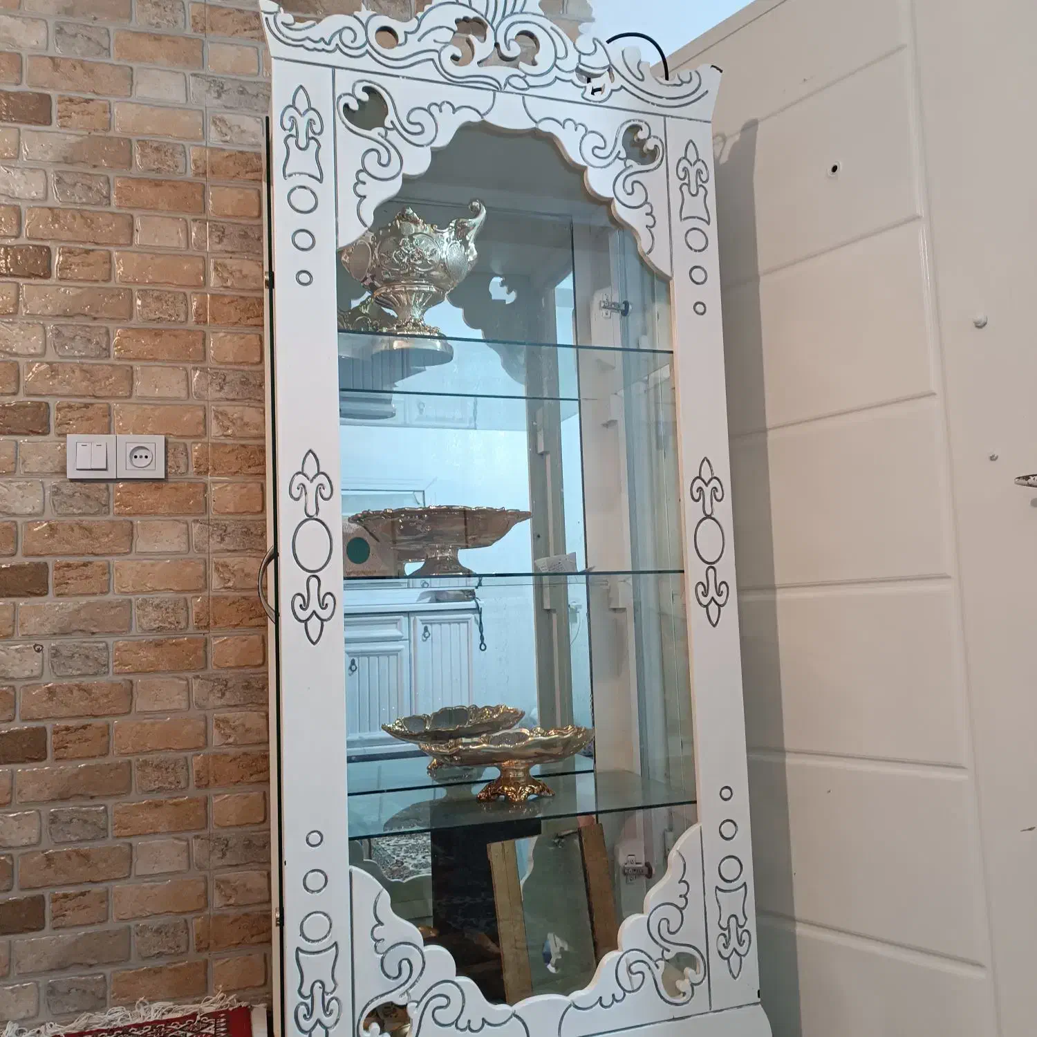 ویترین.|بوفه، ویترین، کنسول|رشت, حمیدیان|دیوار