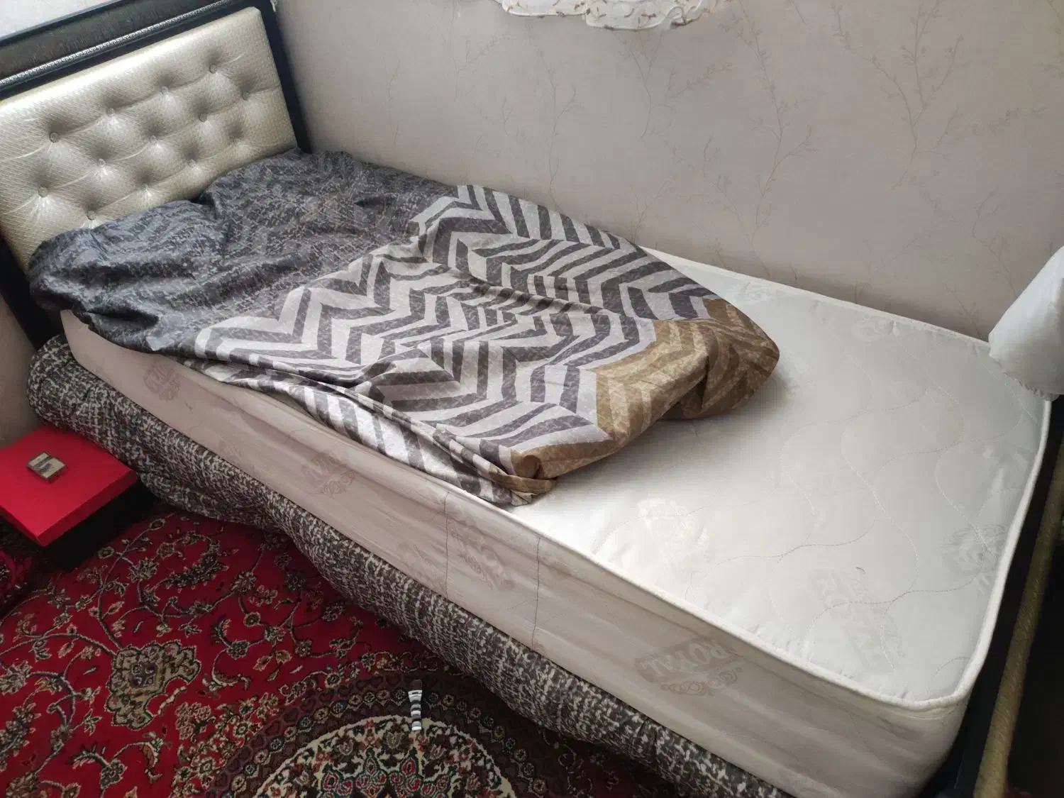 تخت ی نفره با تشک طبی رویال با روکش|تخت و سرویس خواب|گلبهار, شهر جدید گلبهار|دیوار