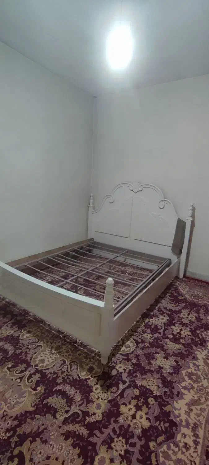 تخت و میز لوازم ارایش|تخت و سرویس خواب|دماوند, دماوند|دیوار