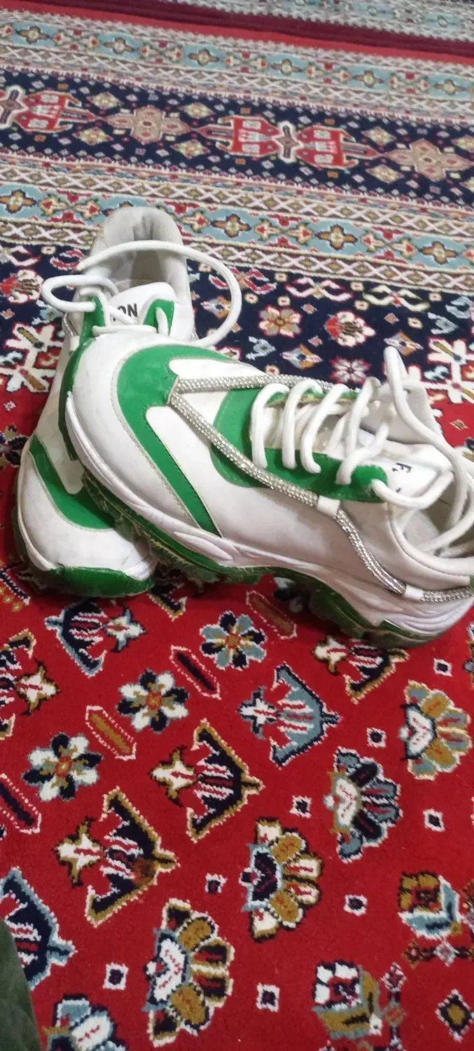 یک جفت کتونی درحد نو|کیف، کفش، کمربند|شیراز, شیخ علی چوپان|دیوار