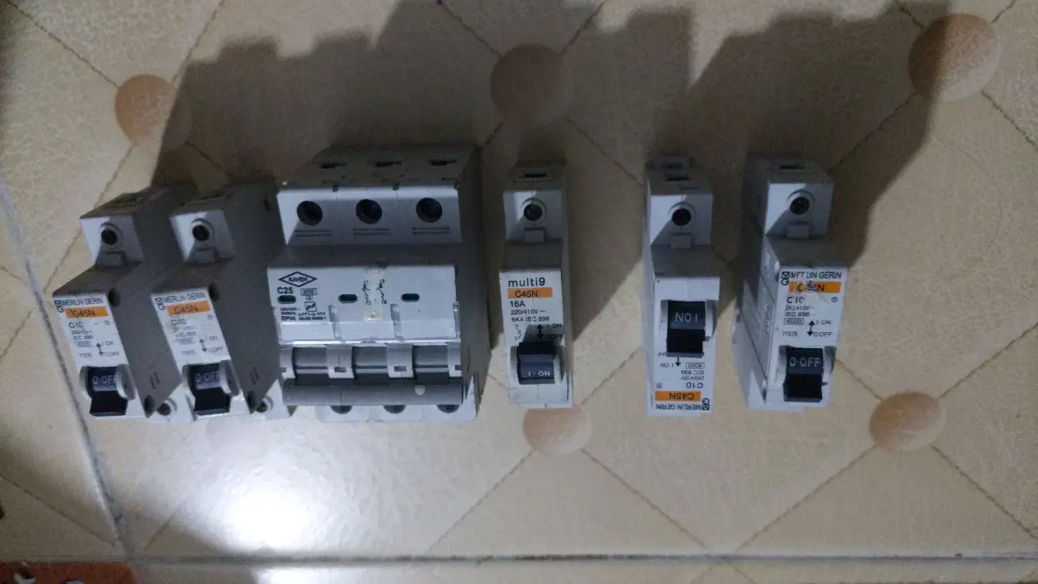 فیوز تک فاز و ۳ فاز|مصالح و تجهیزات ساختمان|مشکیندشت, |دیوار