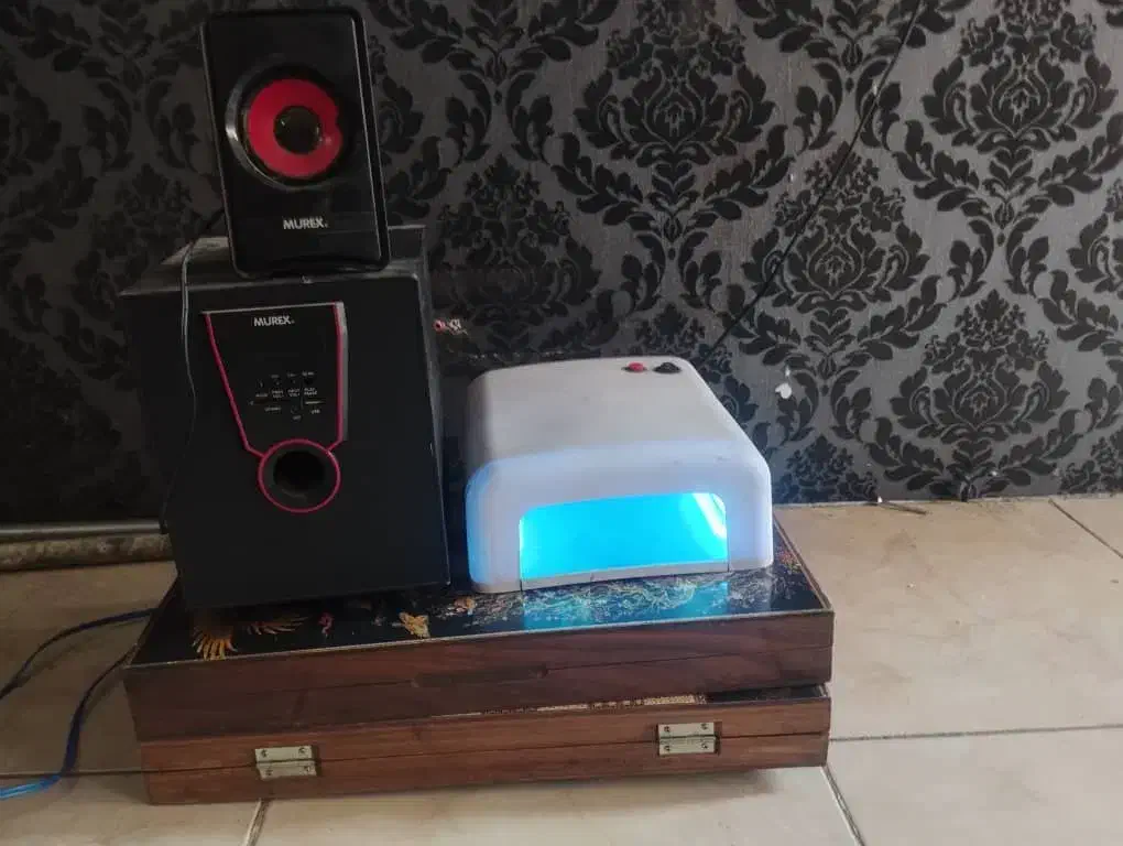 تخته نرد یک اسپیکربرقی فلش خور و یک دستگاه یووی|آرایشی، بهداشتی، درمانی|کرج, حصارک بالا|دیوار