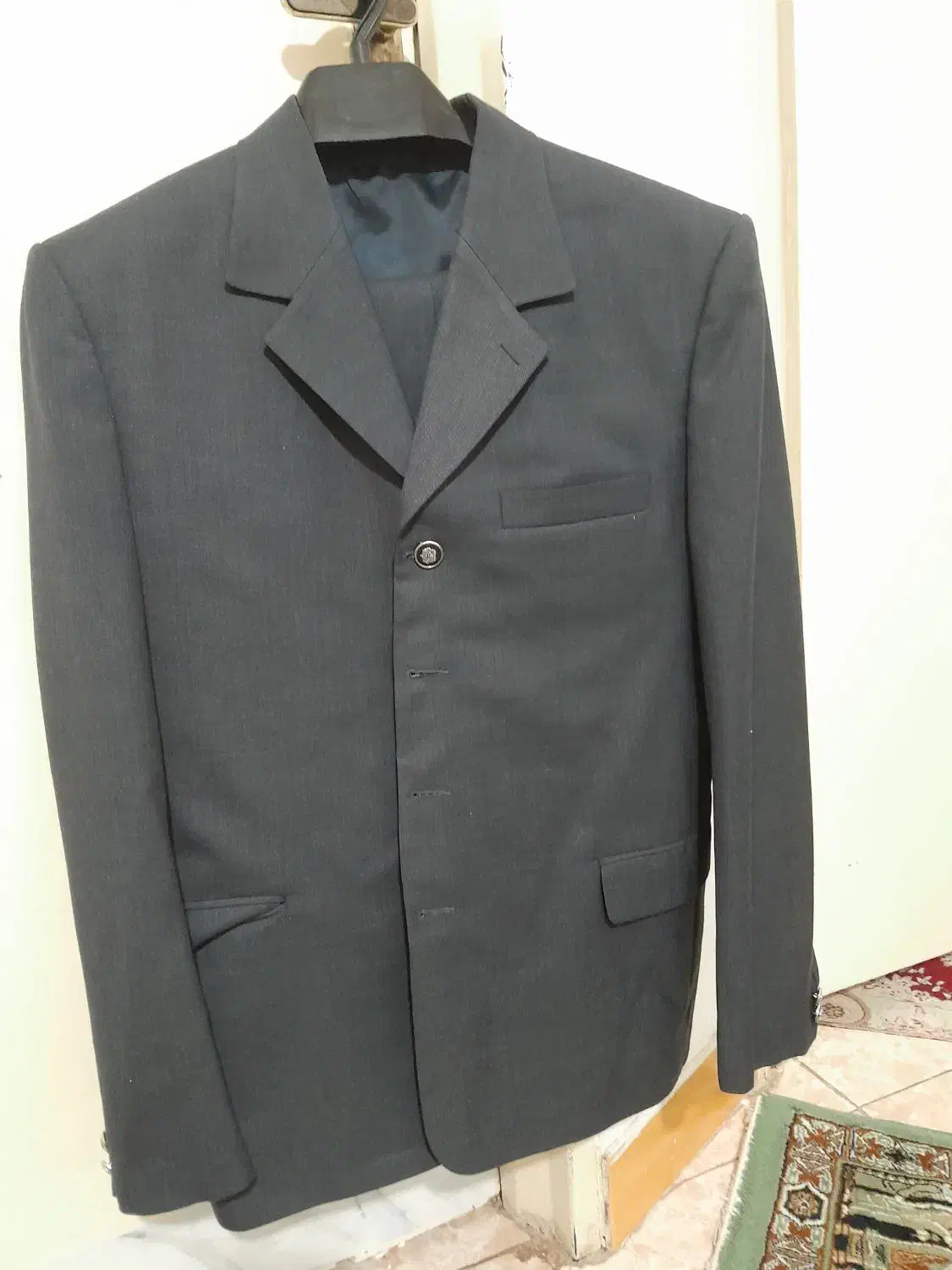 کت و شلوار نو|لباس|شهریار, کردزار|دیوار