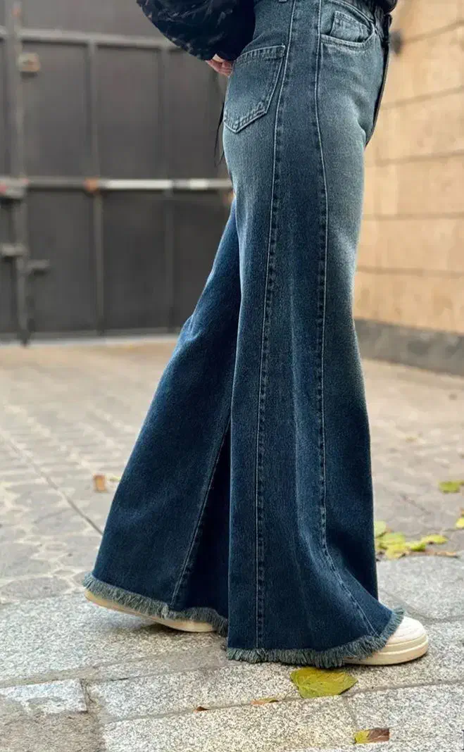 شلوار لی|لباس|گلبهار, شهر جدید گلبهار|دیوار