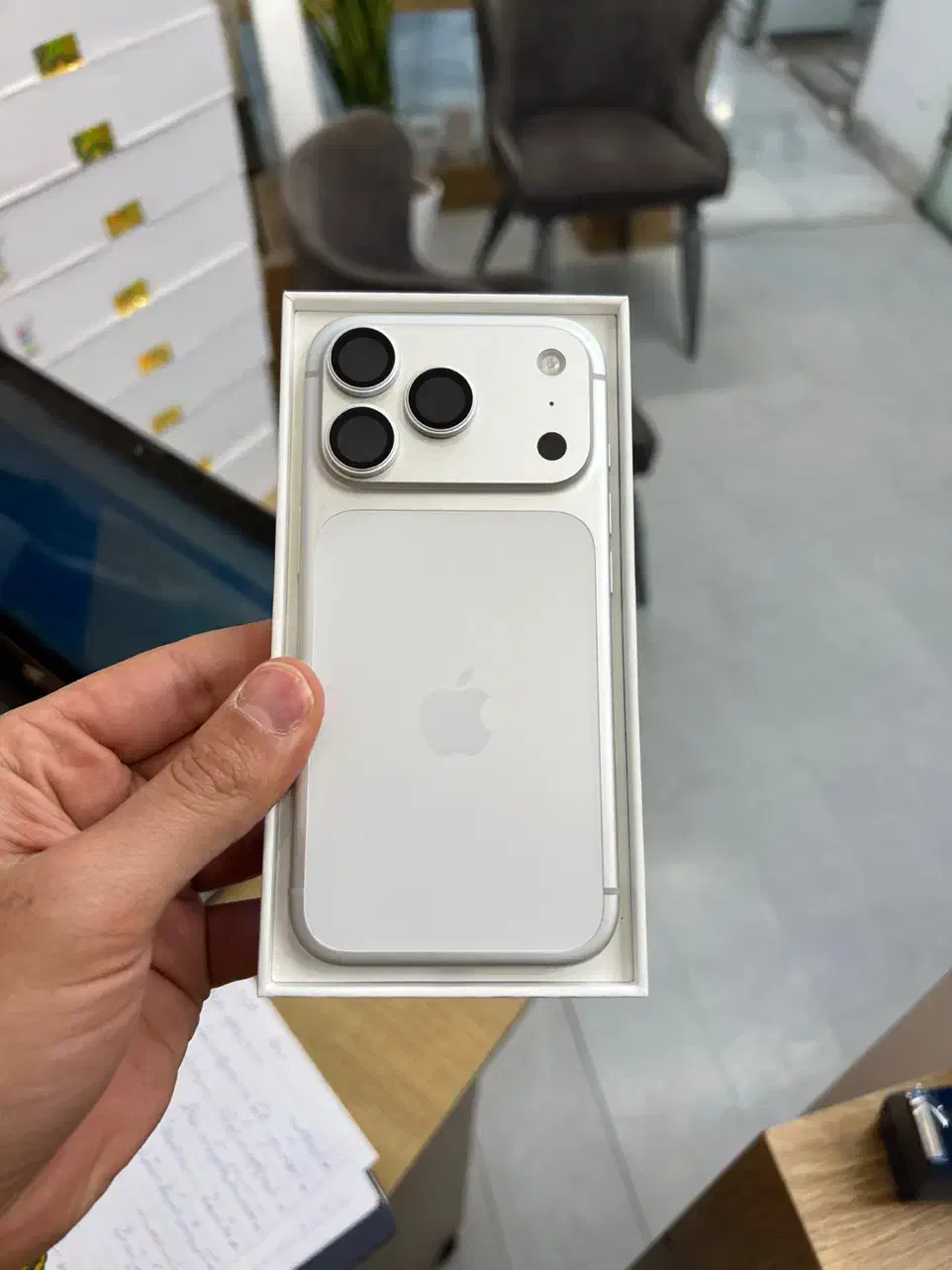 ایفون ۱۷ پرو سیلور|موبایل|اصفهان, جلفا|دیوار