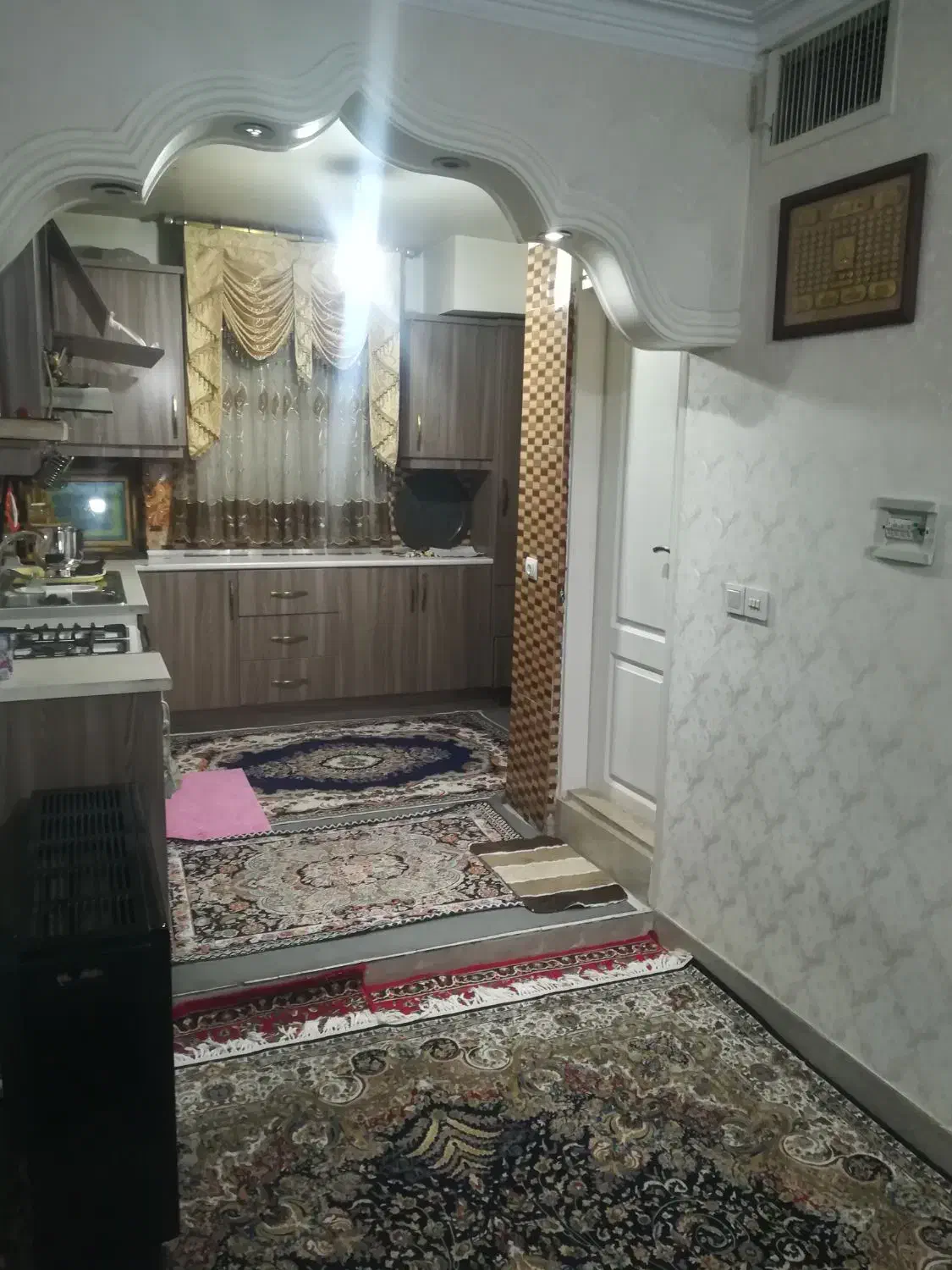 طبقه اول / بمب سرمایه گذاری/ خ تاجیک / محلاتی|فروش آپارتمان|تهران, شهمیرزادی|دیوار