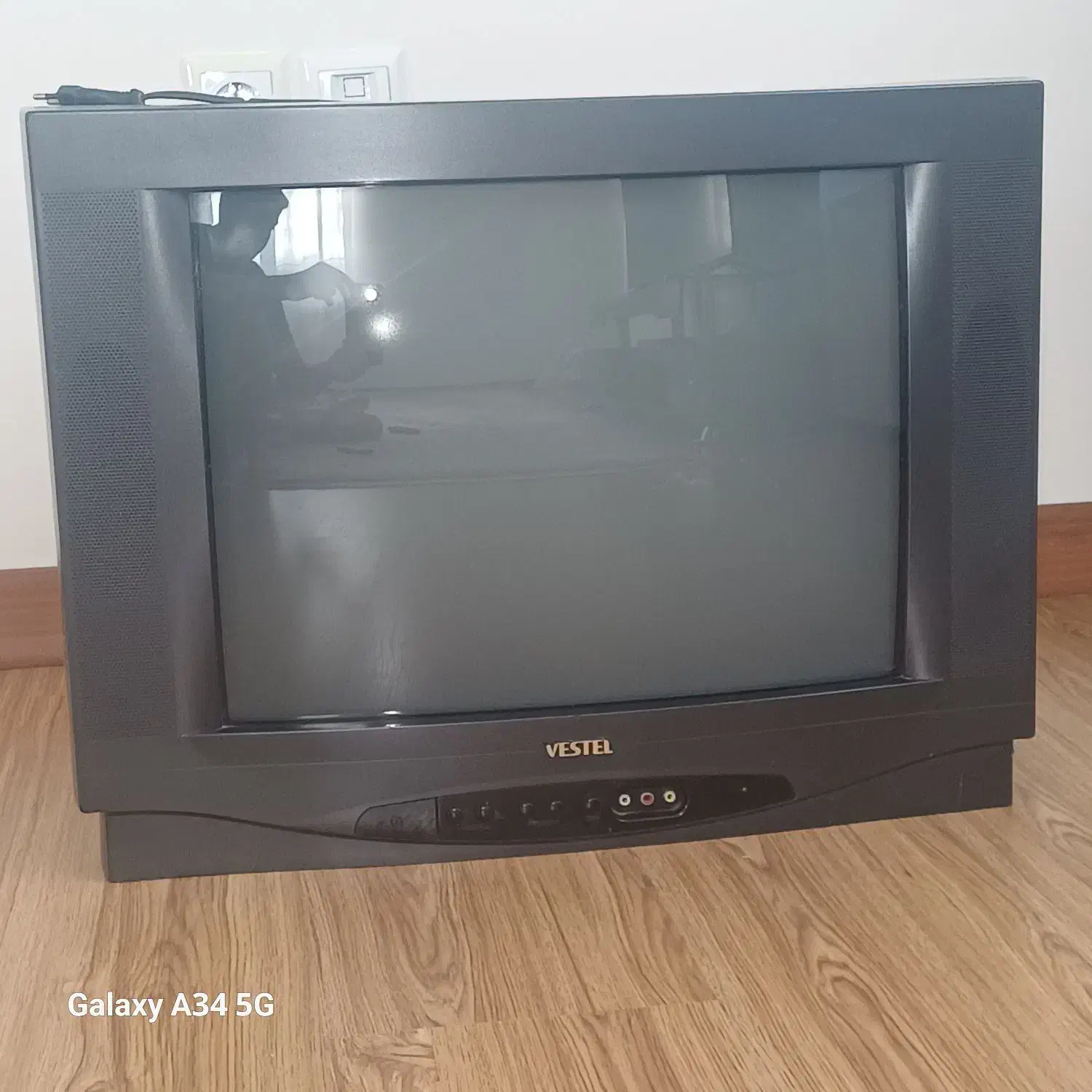 تلویزیون قدیمی vestelty98548788|تلویزیون و پروژکتور|اردبیل, |دیوار