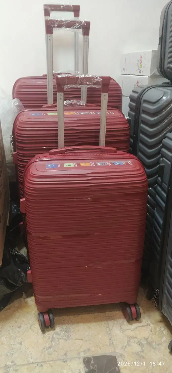 مقداری چمدان درچند سایز|کیف، کفش، کمربند|بروجرد, |دیوار