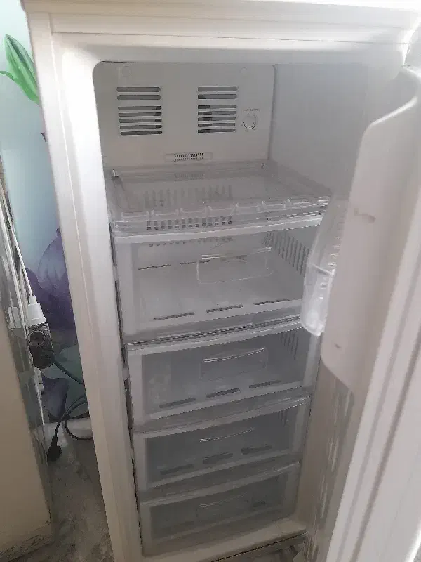 فریزرکوچیک سامسونگ نفراست.فریزرسامسونگ سالم|یخچال و فریزر|لنگرود, |دیوار