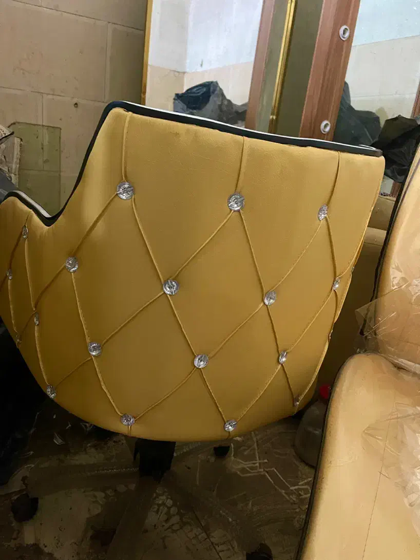 صندلی آرایشگاه در حد نو ۱۵۰۰|آرایشگاه و سالن‌های زیبایی|رشت, انصاری|دیوار