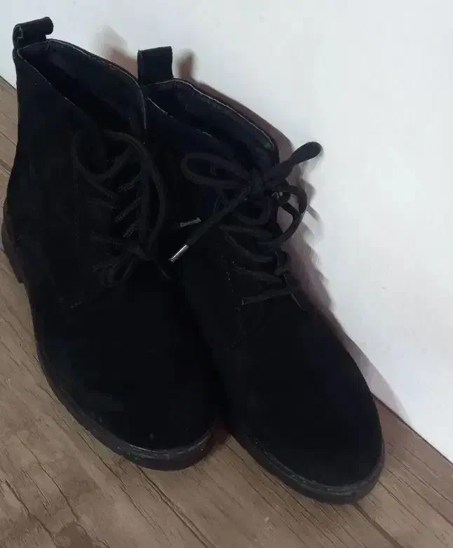 بوت سایز ۳۹|کیف، کفش، کمربند|کلاچای, |دیوار