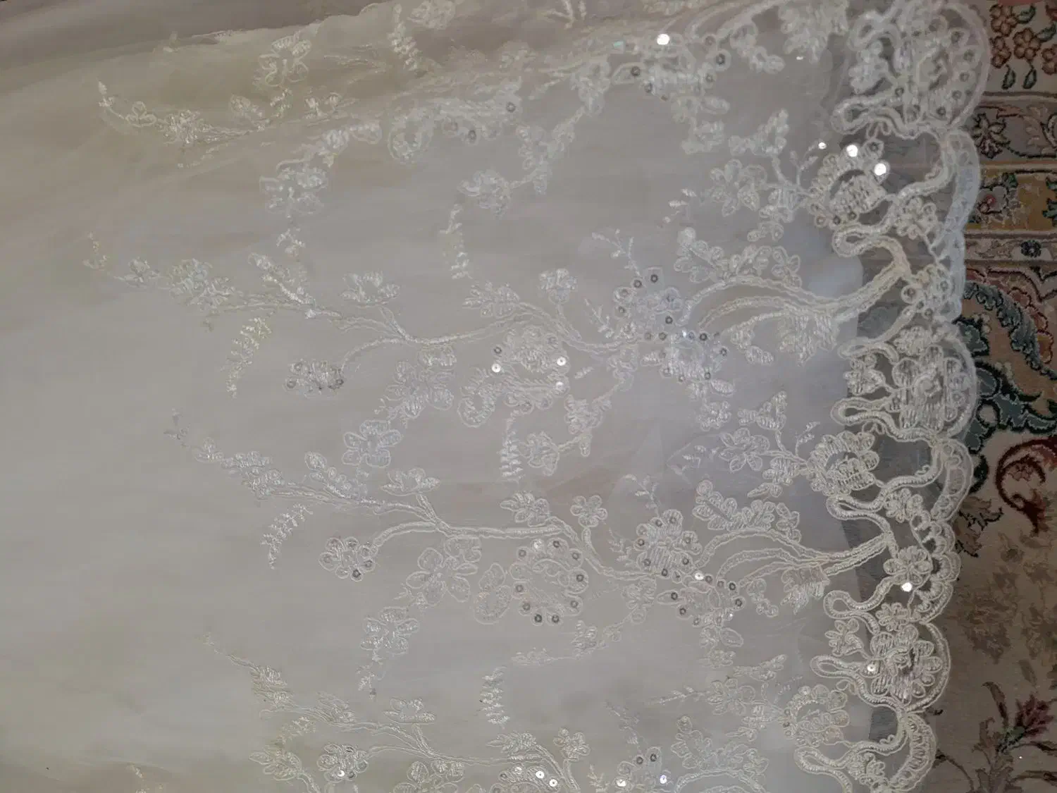 لباس عروس|لباس|نیشابور, بنیاد شهید|دیوار