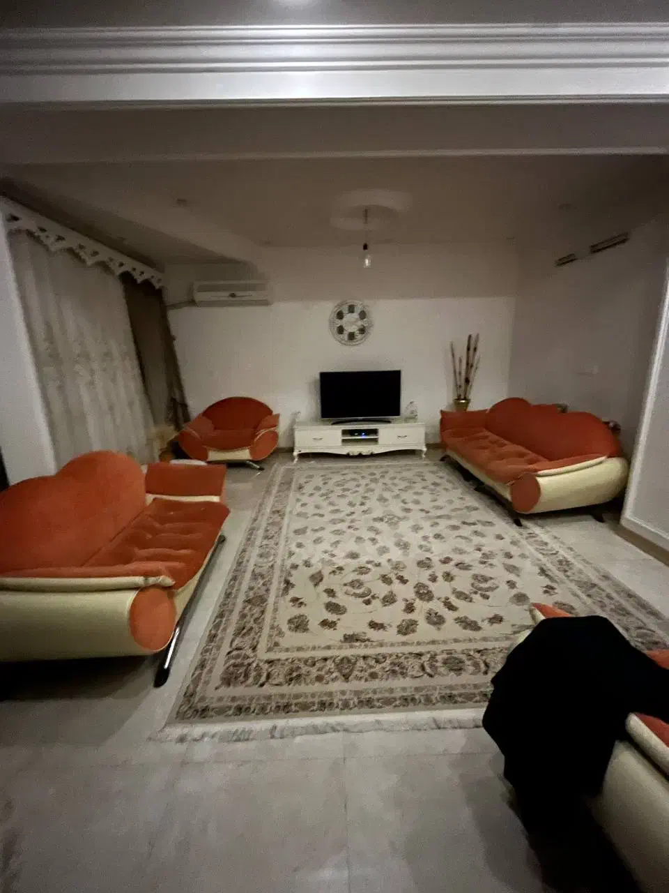 مبل 7نفره و میز جلو مبلی و عسلی|مبلمان خانگی و میز عسلی|قائم‌شهر, |دیوار