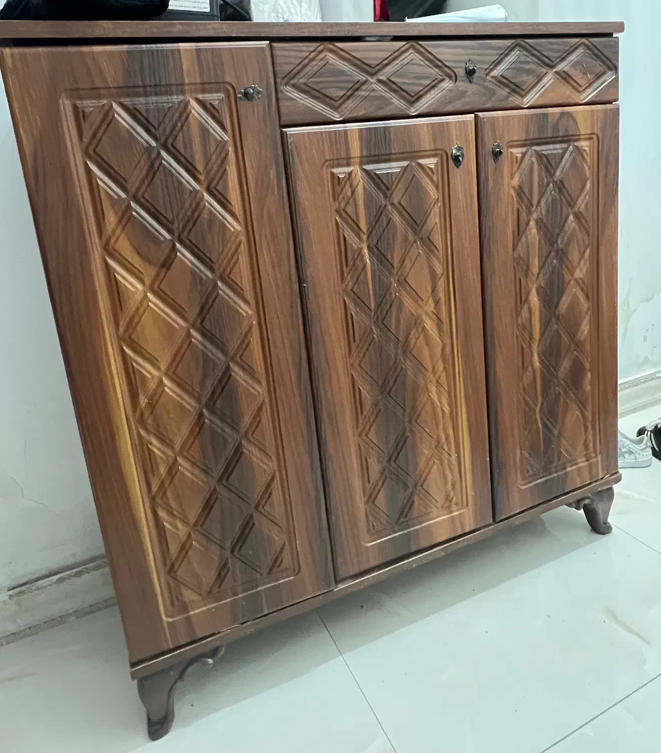 جاکفشی|جاکفشی، کمد، دراور|رشت, رودبارتان|دیوار