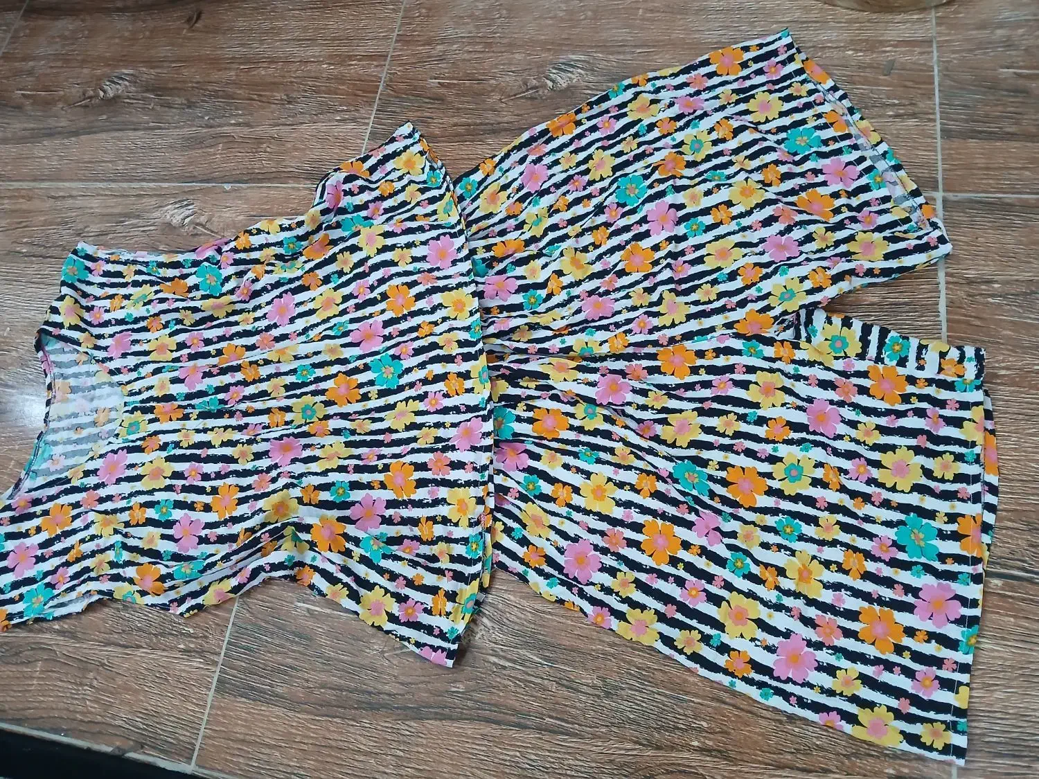 دوخت و فروش لباس تو خونه|لباس|لاهیجان, قیام|دیوار